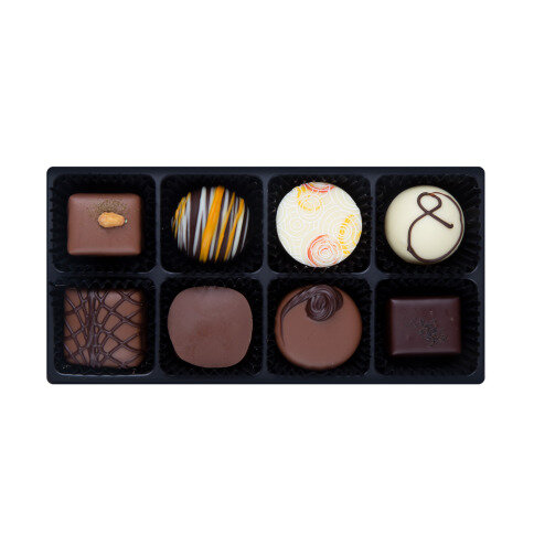 čokoládové pralinky, biela bonboniéra, belgická čokoláda ako darček, čokoládový darček, sladké prekvapenie